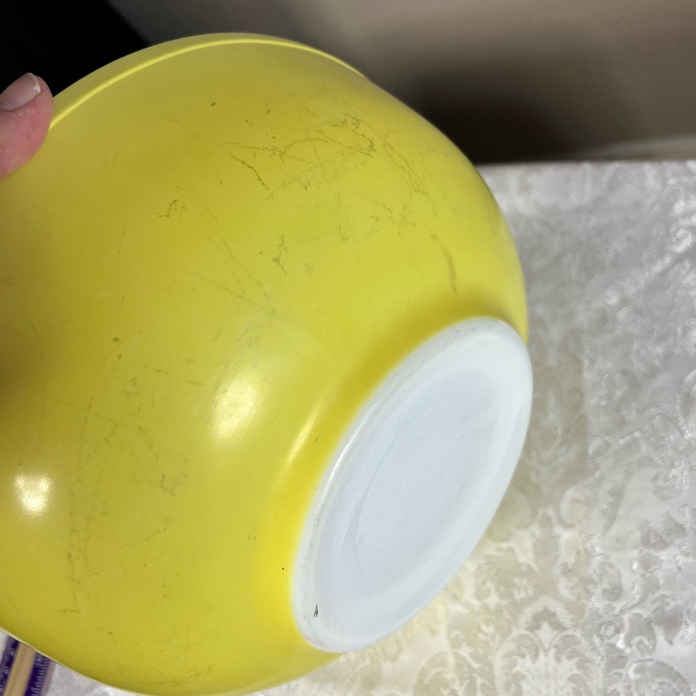 Large Pyrex Mixing Bowl - Picture 4 of 6